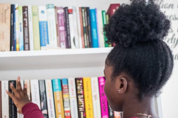 21 Inspirational Customer Service Books for Your Team to Dive Into