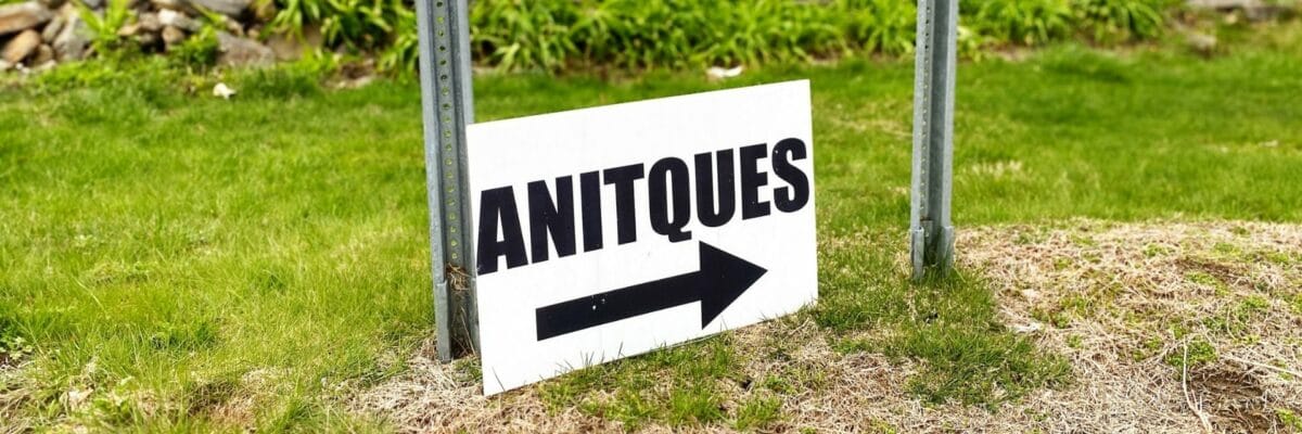Sign saying "anitques" clearly needs an autocorrection.