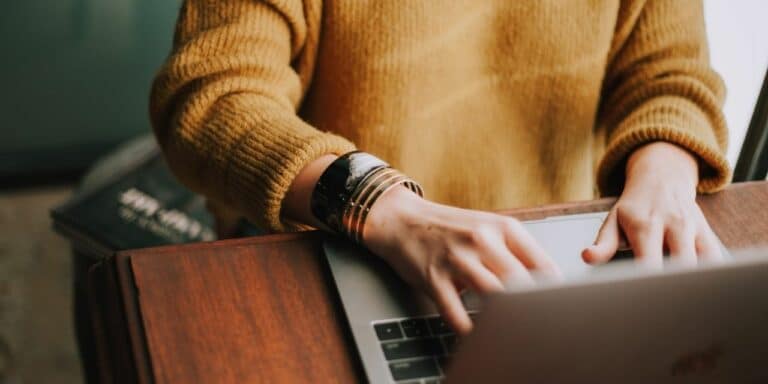 Copywriter uses TextExpander on her laptop