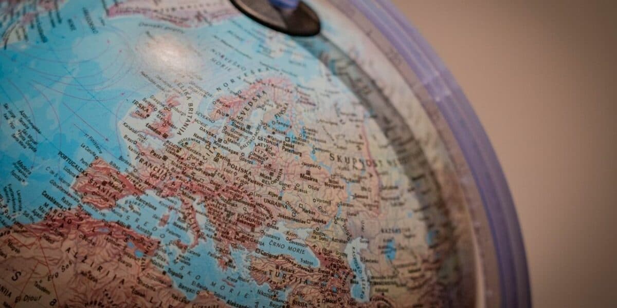 leverage your team's time zones to offer the best customer service